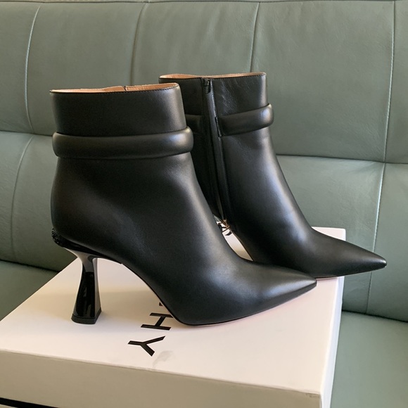 Givenchy Carene 95mm Logo-Heel Ankle Booties - Picture 5 of 8